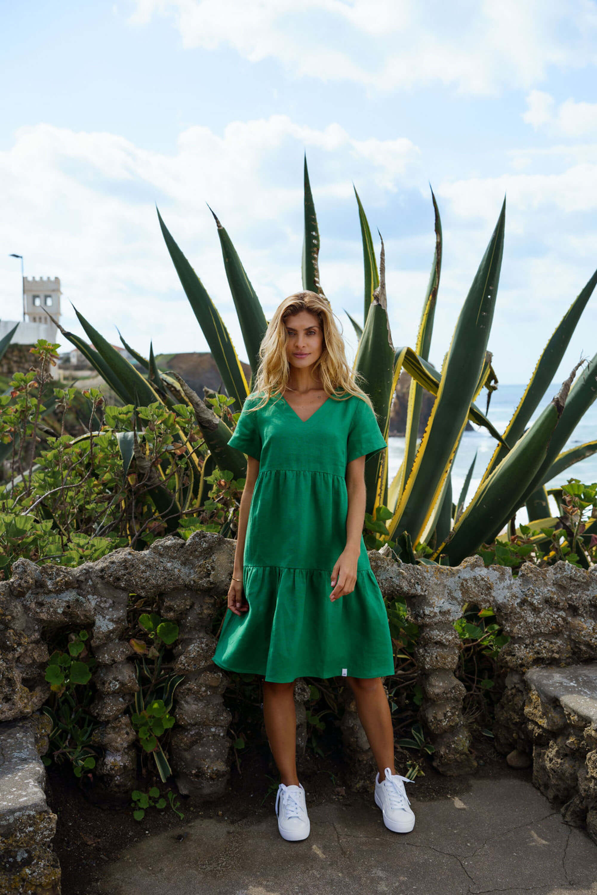 Pellava Kerrosmekko, Holly Green