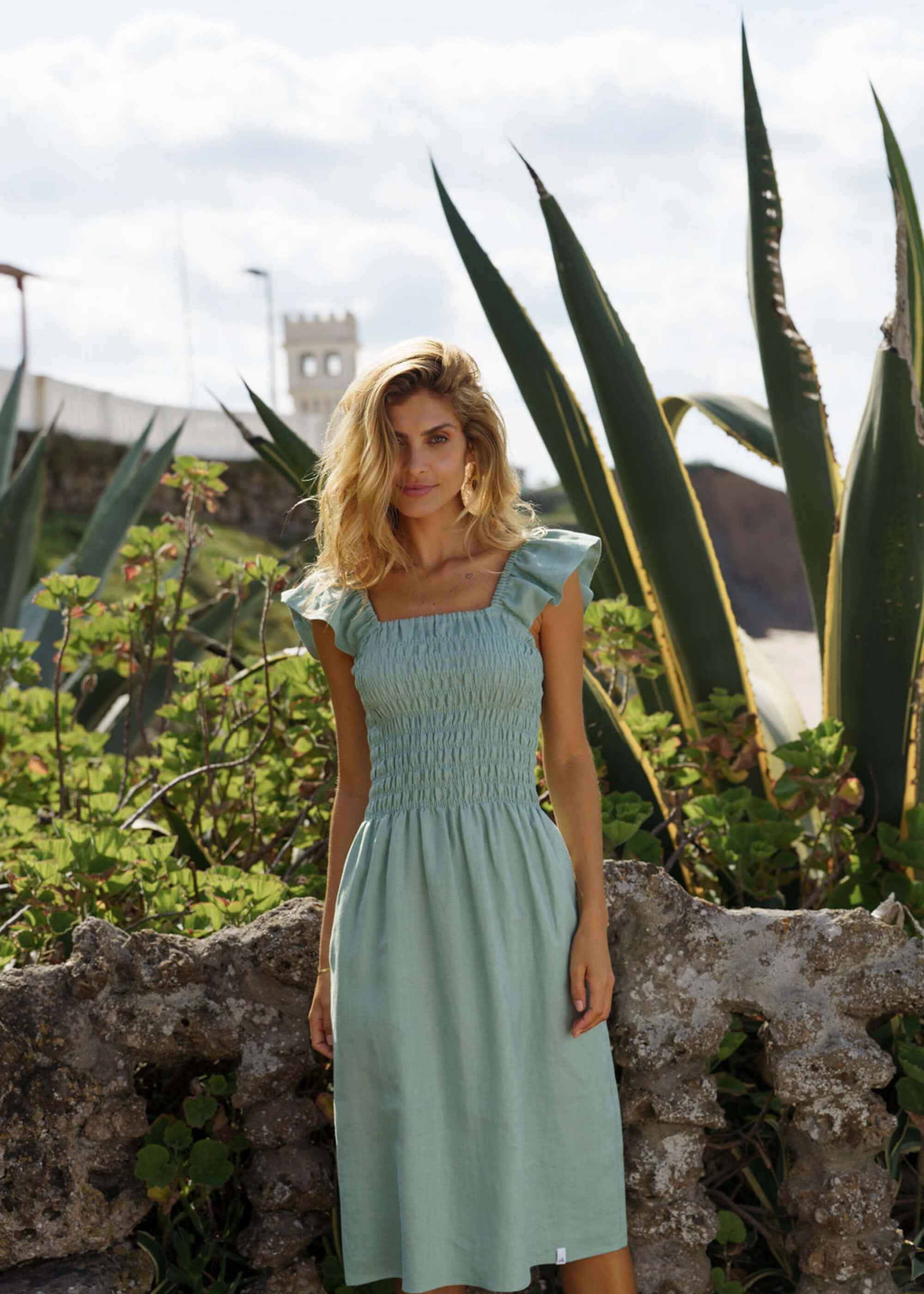 nakoa-ariela-dress-pellavamekko-desertsage_1.jpg