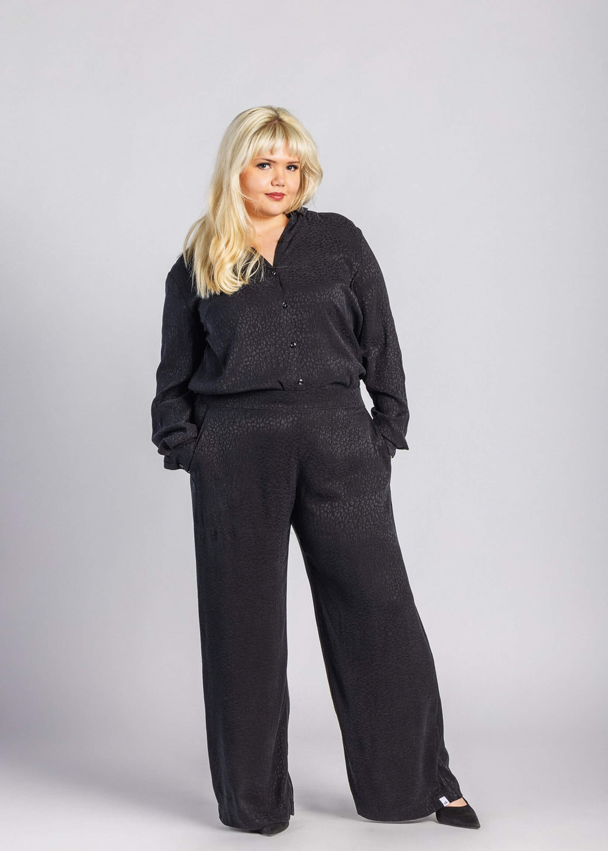 nakoa-black-leo-leah-pants-chloe-shirt-aw25_5.jpg